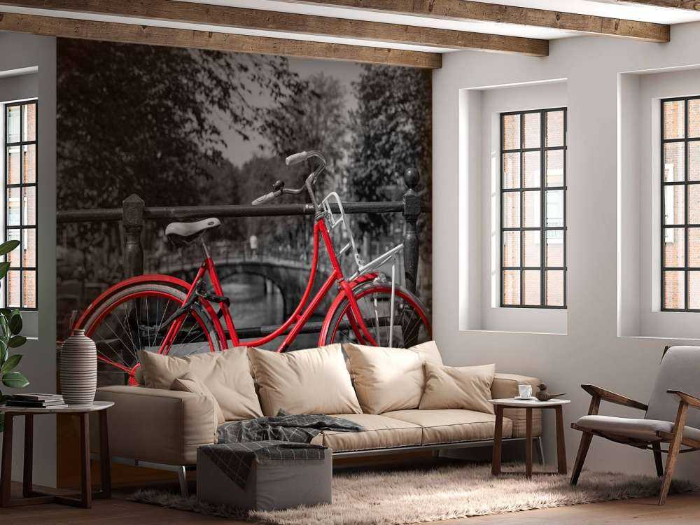 Czerwony rower na moście