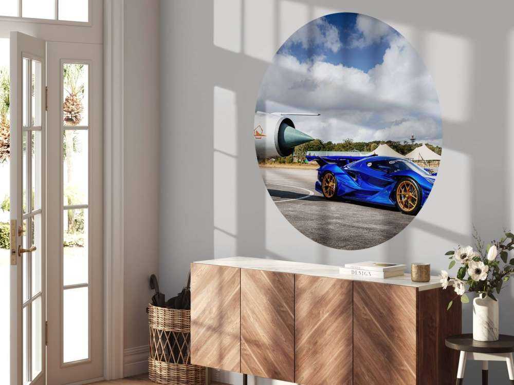 Futurystyczny supercar na lotnisku