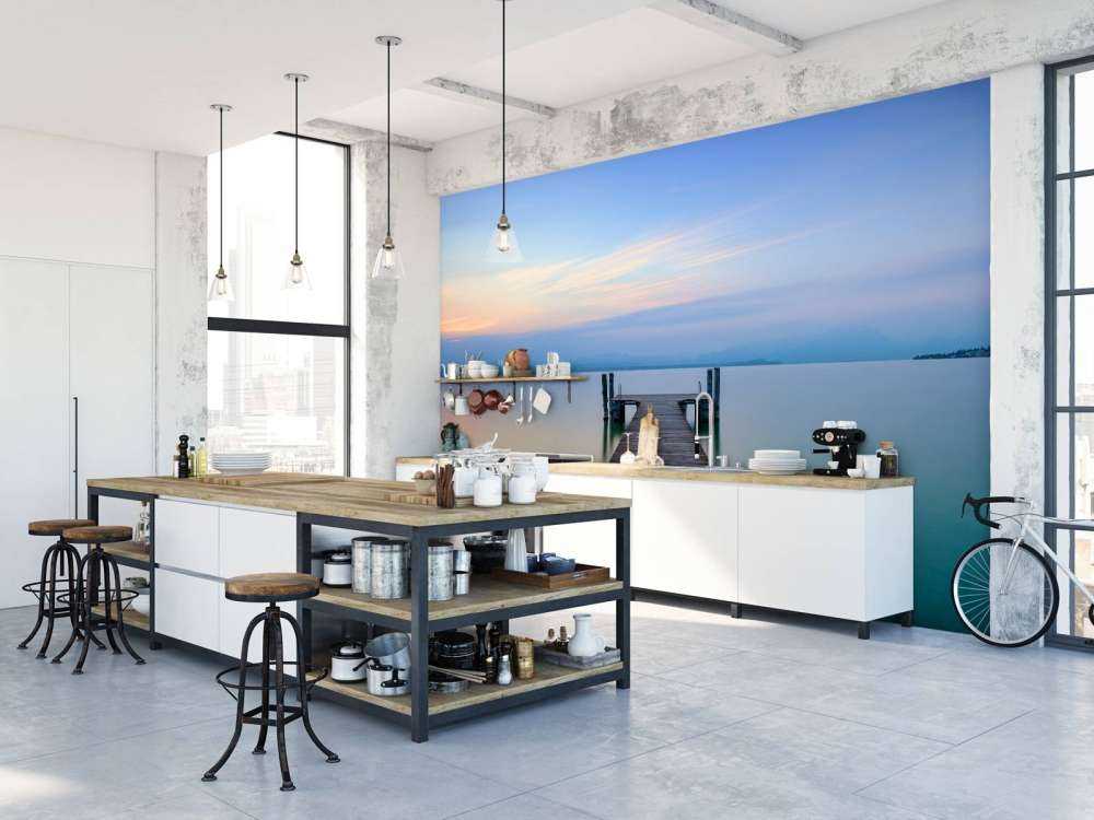 Nabrzeże o zachodzie słońca