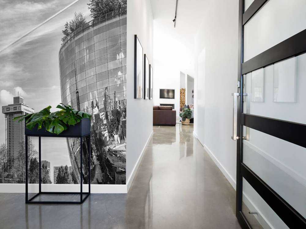 Zajezdnia muzealna w Rotterdamie w czerni i bieli 