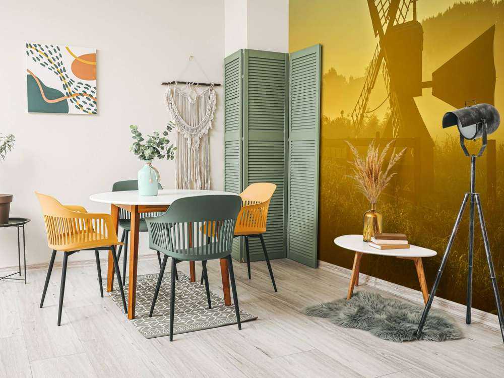 Młyn łąkowy o wschodzie słońca