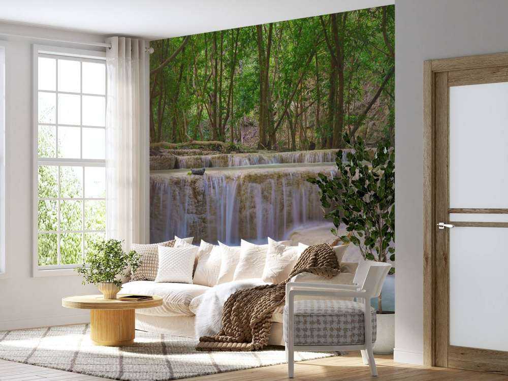 Wodospad w głębokim lesie deszczowym