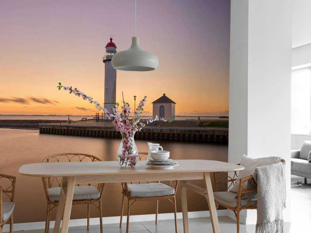 Latarnia morska o zachodzie słońca