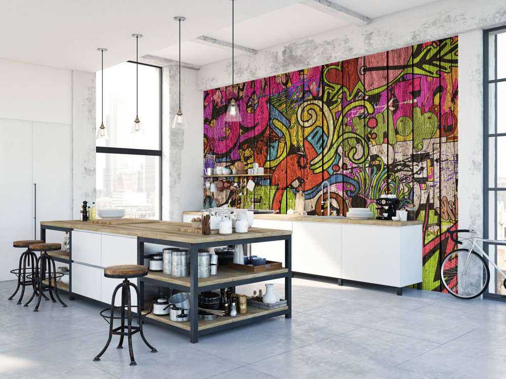 Uliczne graffiti na starym drewnie