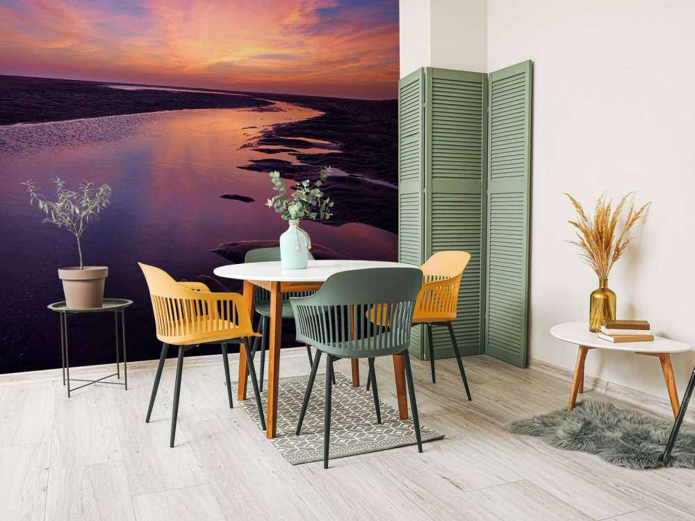 Zachód słońca z purpurowym zachodem