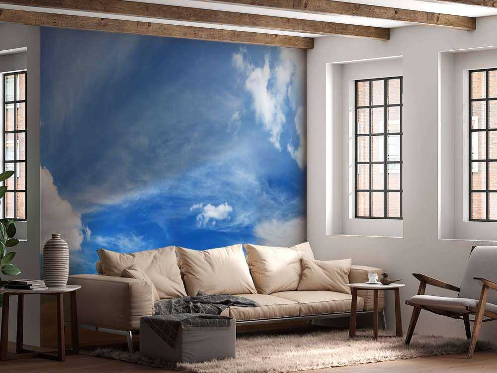 Błękitne niebo z chmurami