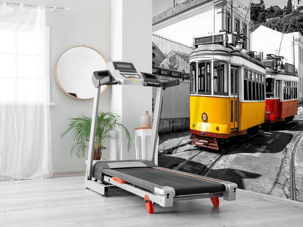 Żółty i czerwony tramwaj