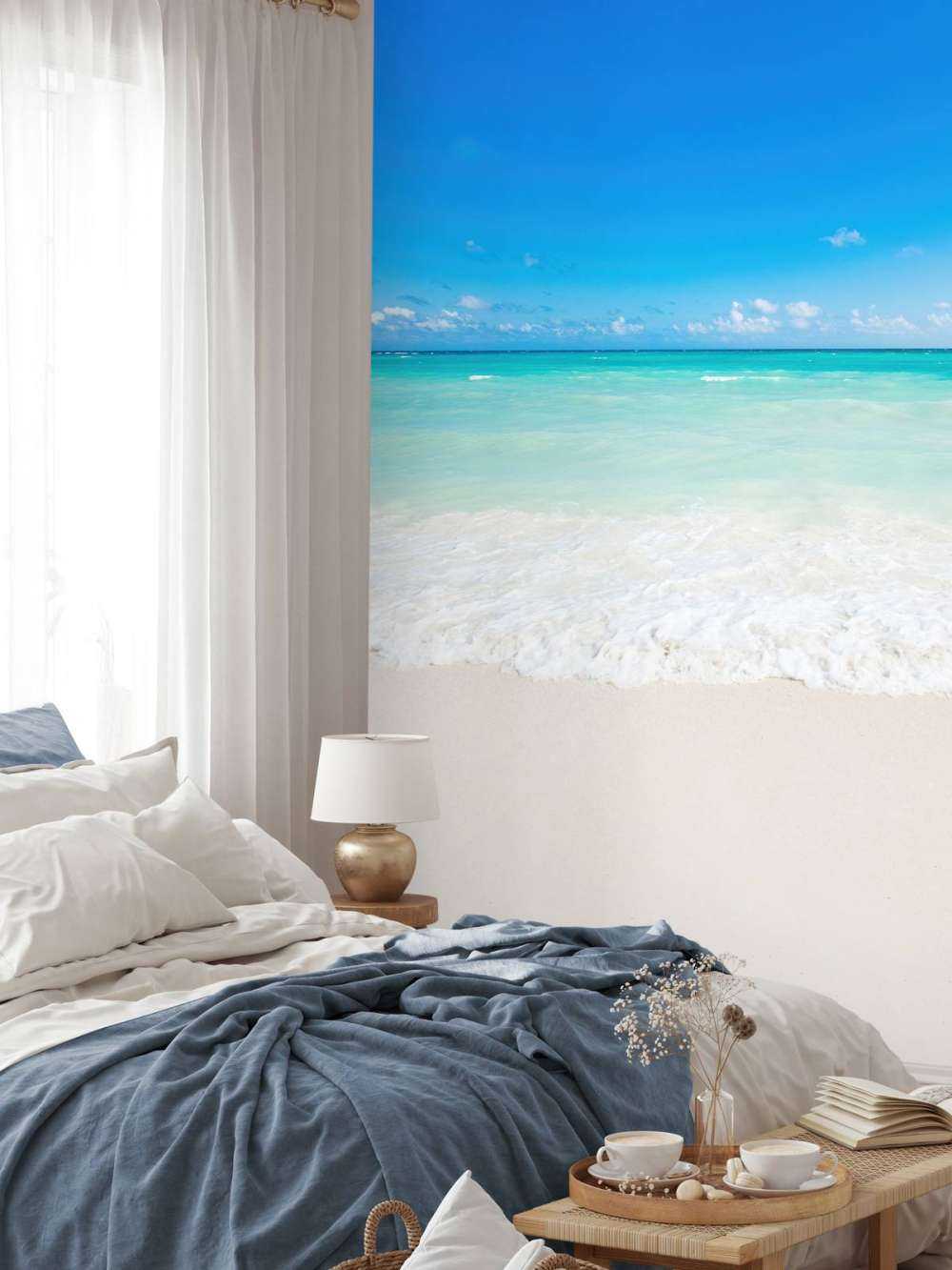 Biała plaża i fale