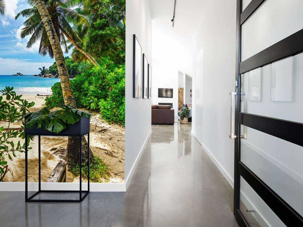 Plaża między palmami