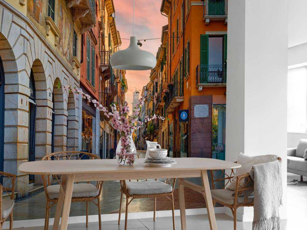 Ulica handlowa o wschodzie słońca