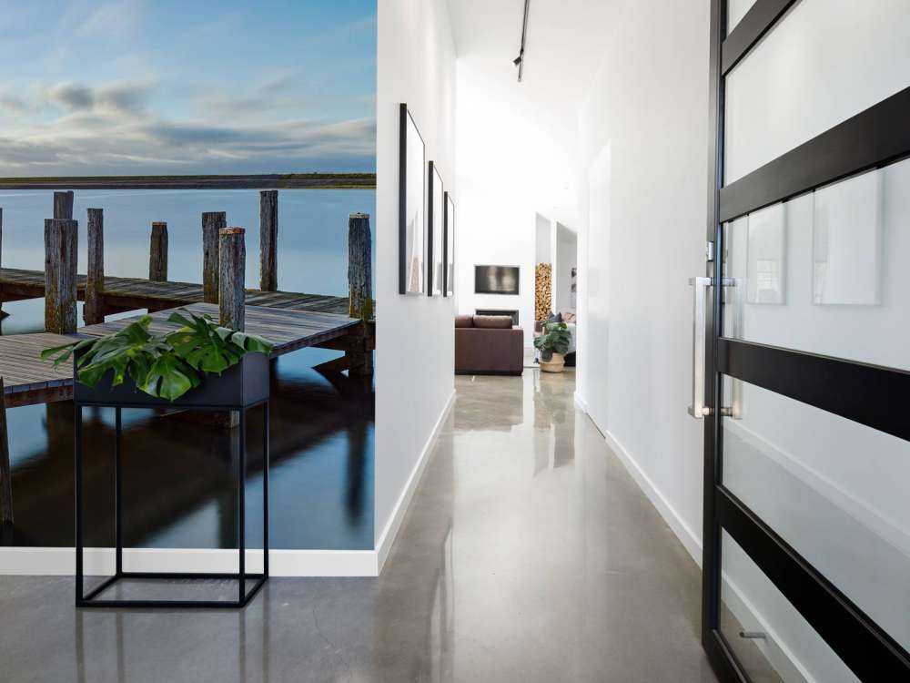 Drewniane molo o wschodzie słońca