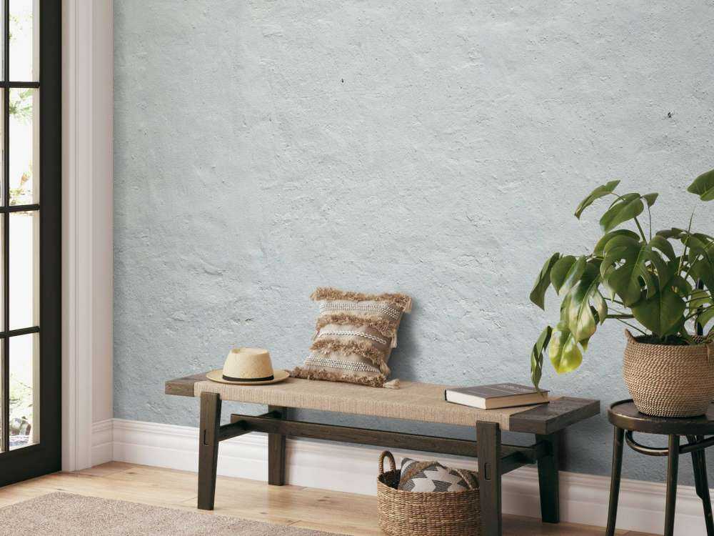 Ściana z białym stiukiem