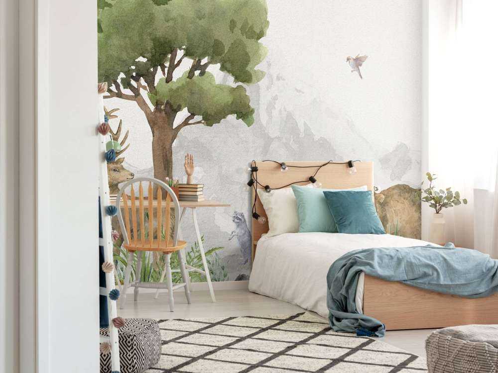 Zwierzęta leśne w pobliżu góry