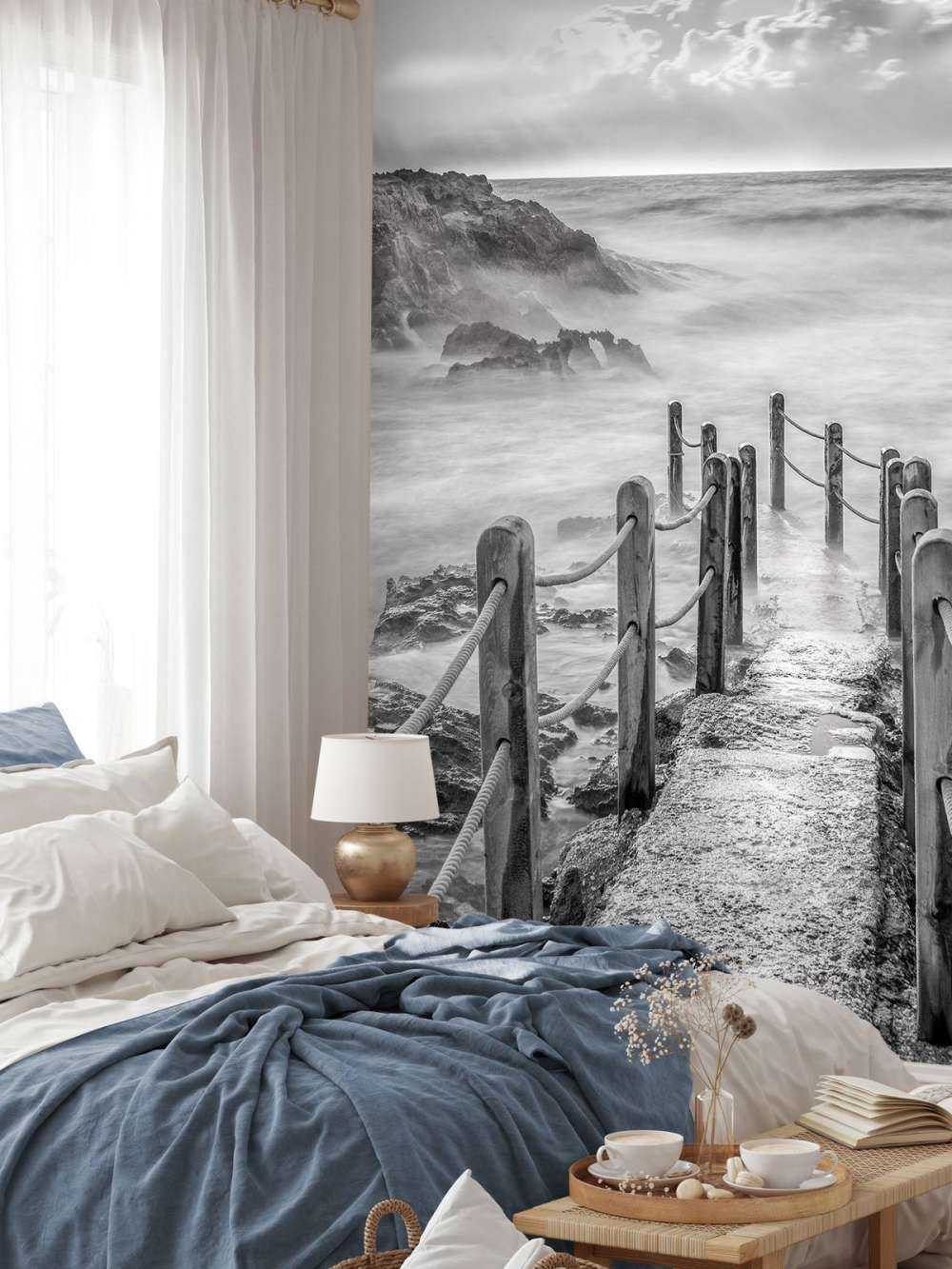 Drewniany mostek w mgle