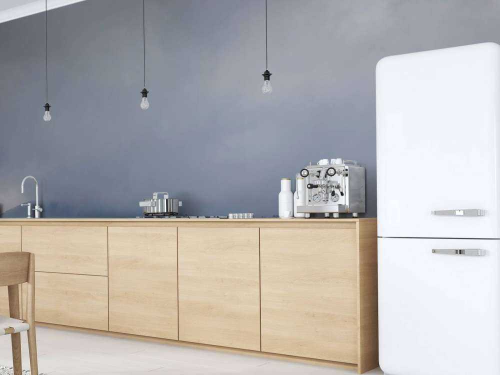 Chmury nad drzewami w górach