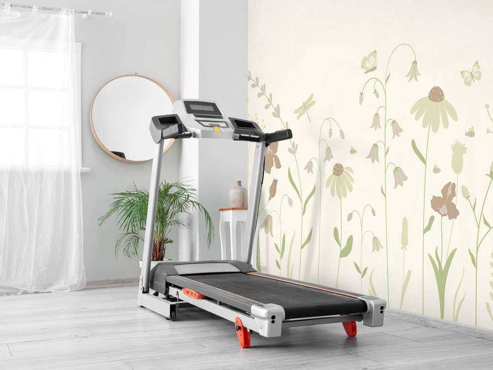 Wysokie pole kwiatowe z motylami w kolorze beżowym i starym różu