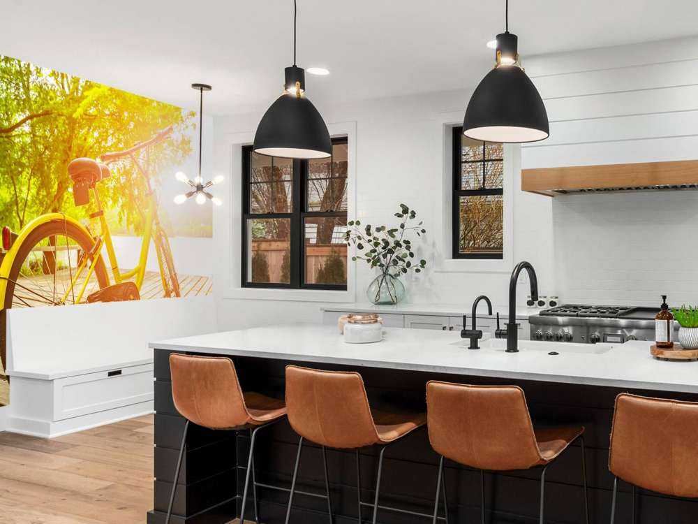 Żółty rower na molo