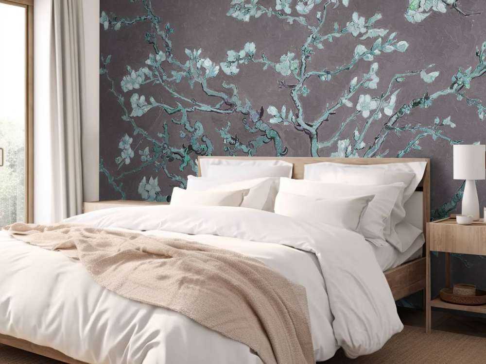 Kwiat migdałowca z niebieskim odcieniem