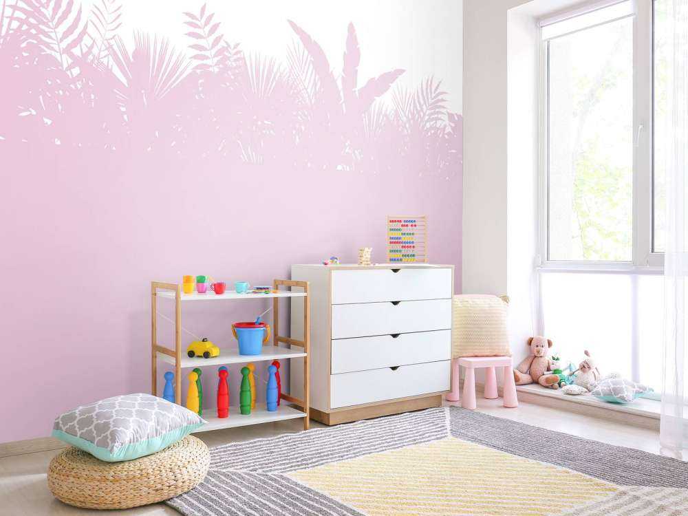 Sylwetki liści palmowych, różowe