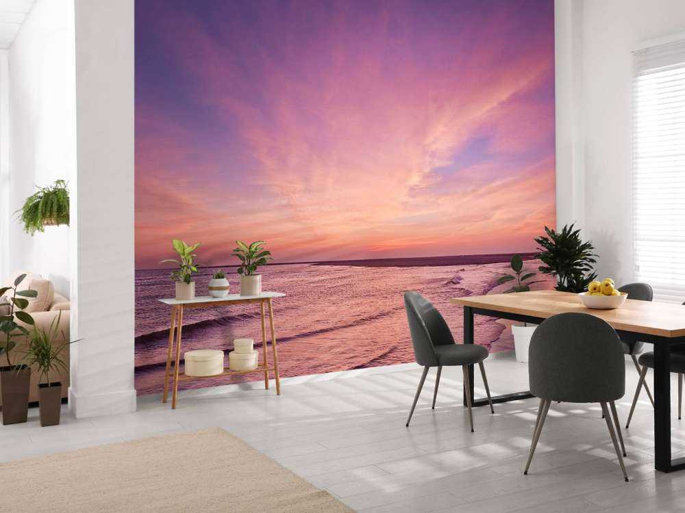 Plaża z różowym zachodem słońca