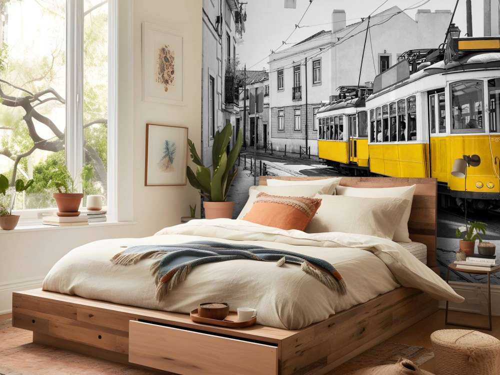 Żółty tramwaj na czarno-białej ulicy