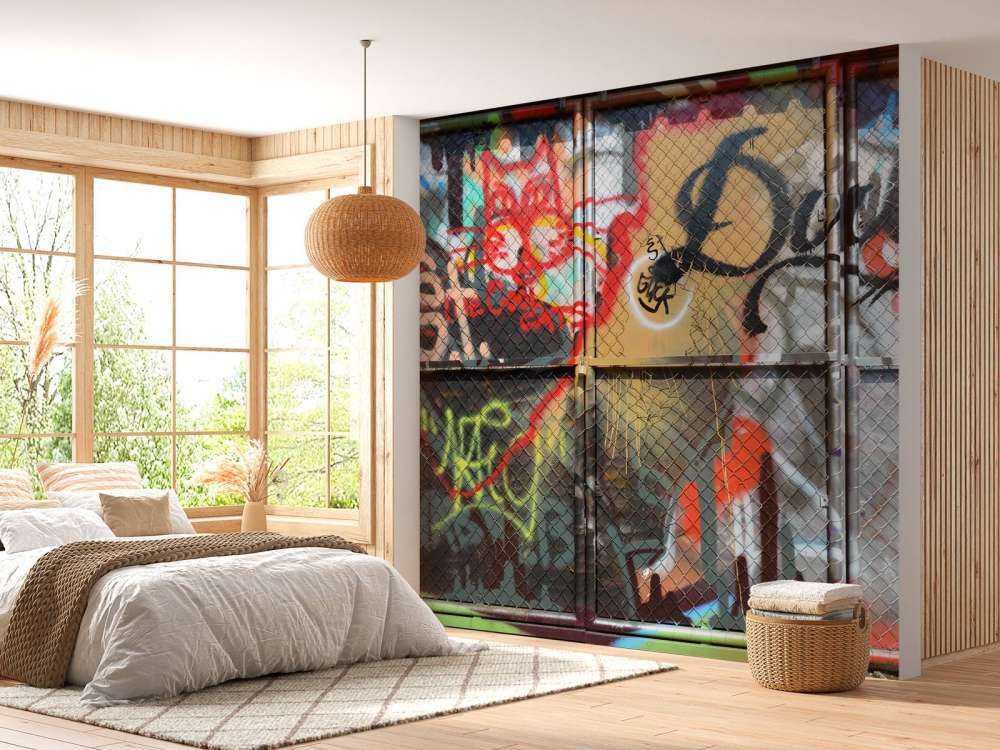 Graffiti na drzwiach stalowych