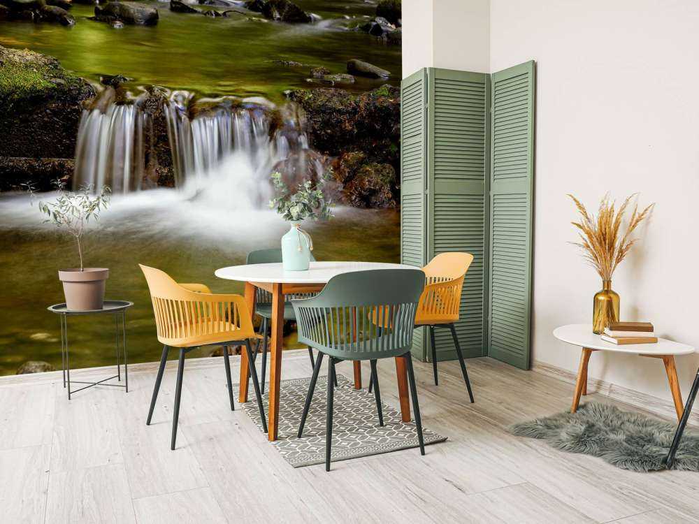 Szczegółowy mały wodospad