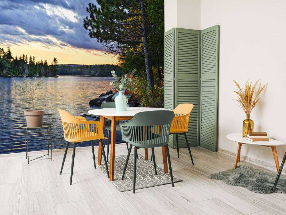 Zachód słońca nad jeziorem