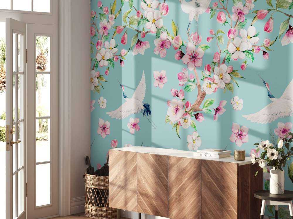 Żurawie pomiędzy różowymi kwiatami