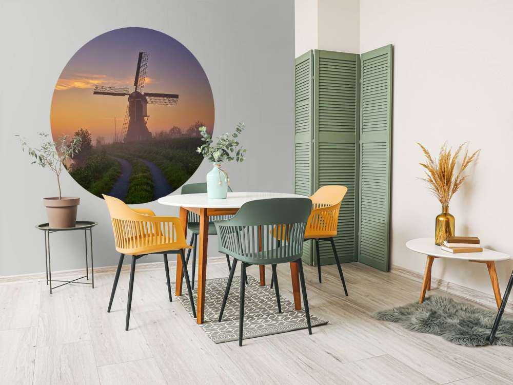 Młyn o wschodzie słońca