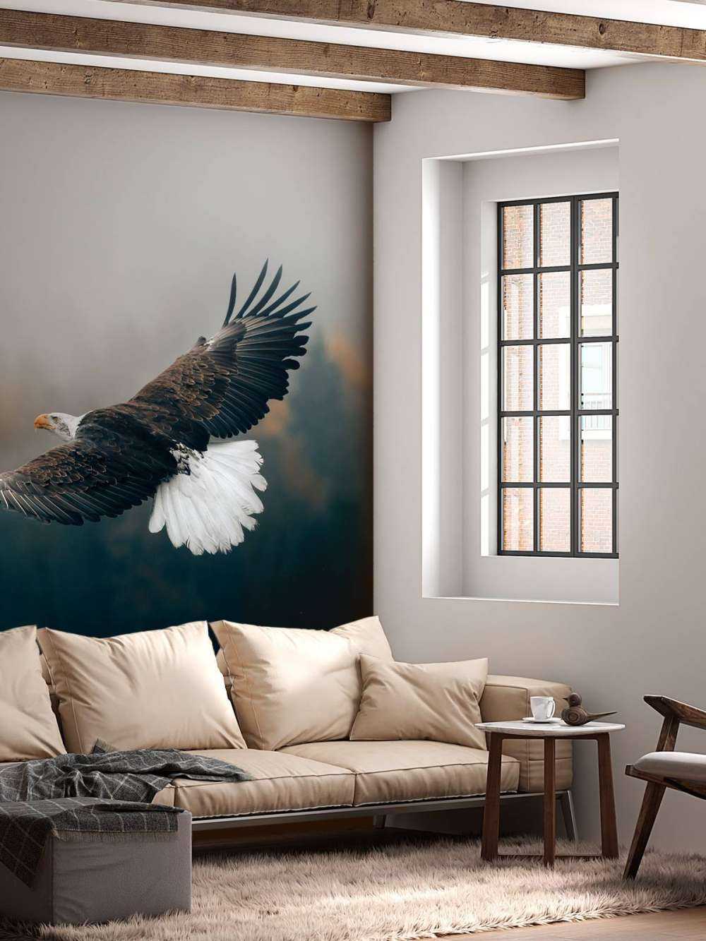 Orzeł przedni nad lasem