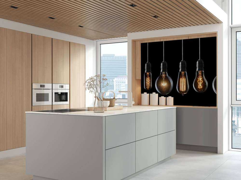 Lampy na czarnym tle