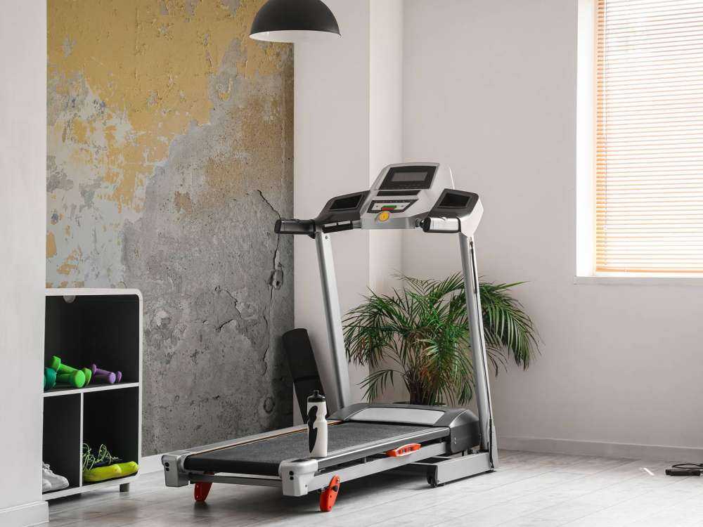 Postarzana żółta ściana