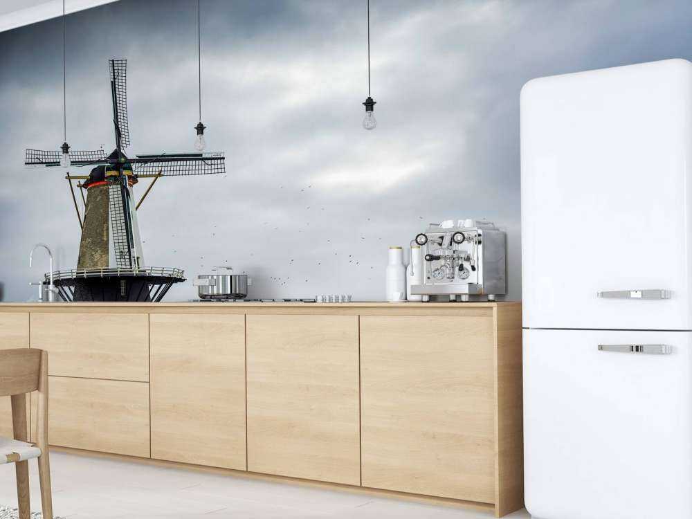 Młyn z falami sztormowymi