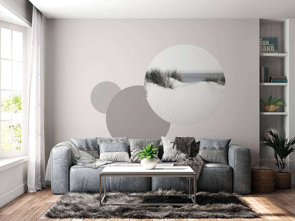 Przejście z wydmy na plażę czarno-białe