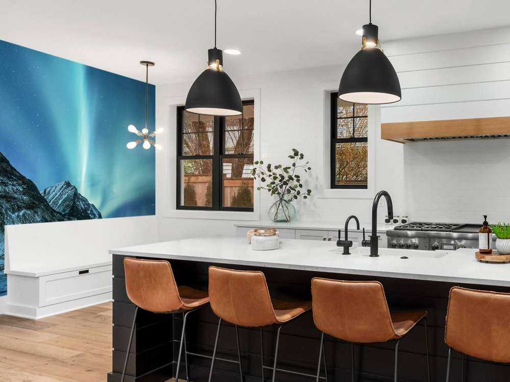 Zielone północne światła nad górami