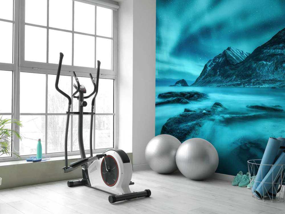 Niebieskie światła północy z górami