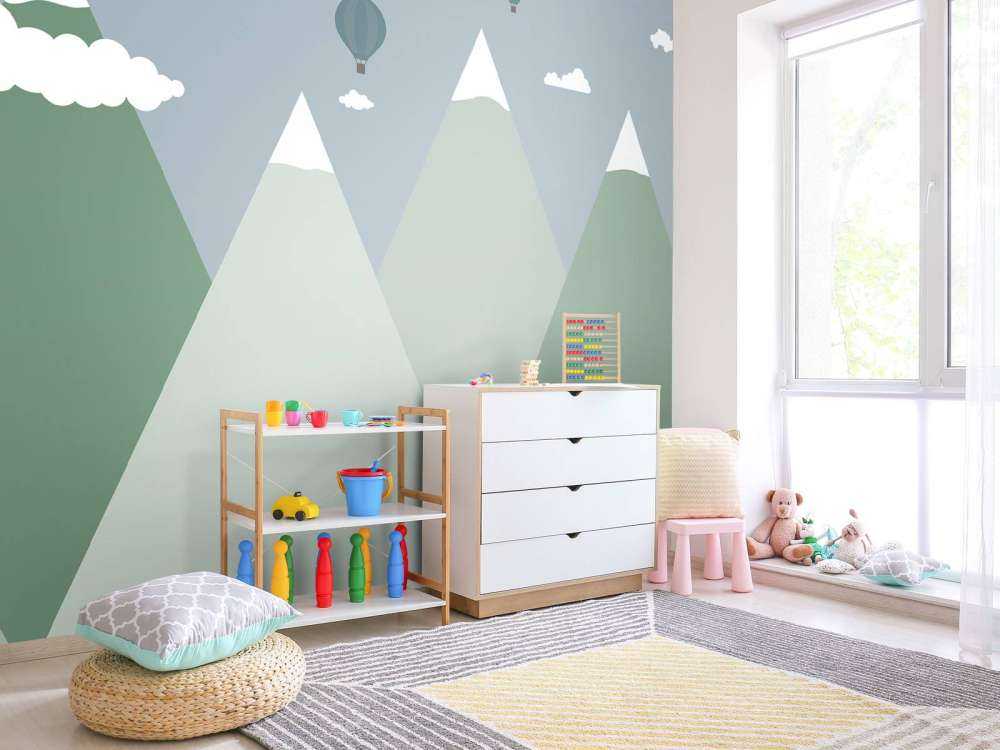 Górski krajobraz z balonami na gorące powietrze