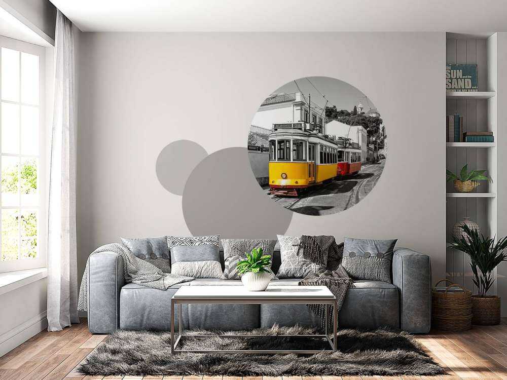 Żółty i czerwony tramwaj