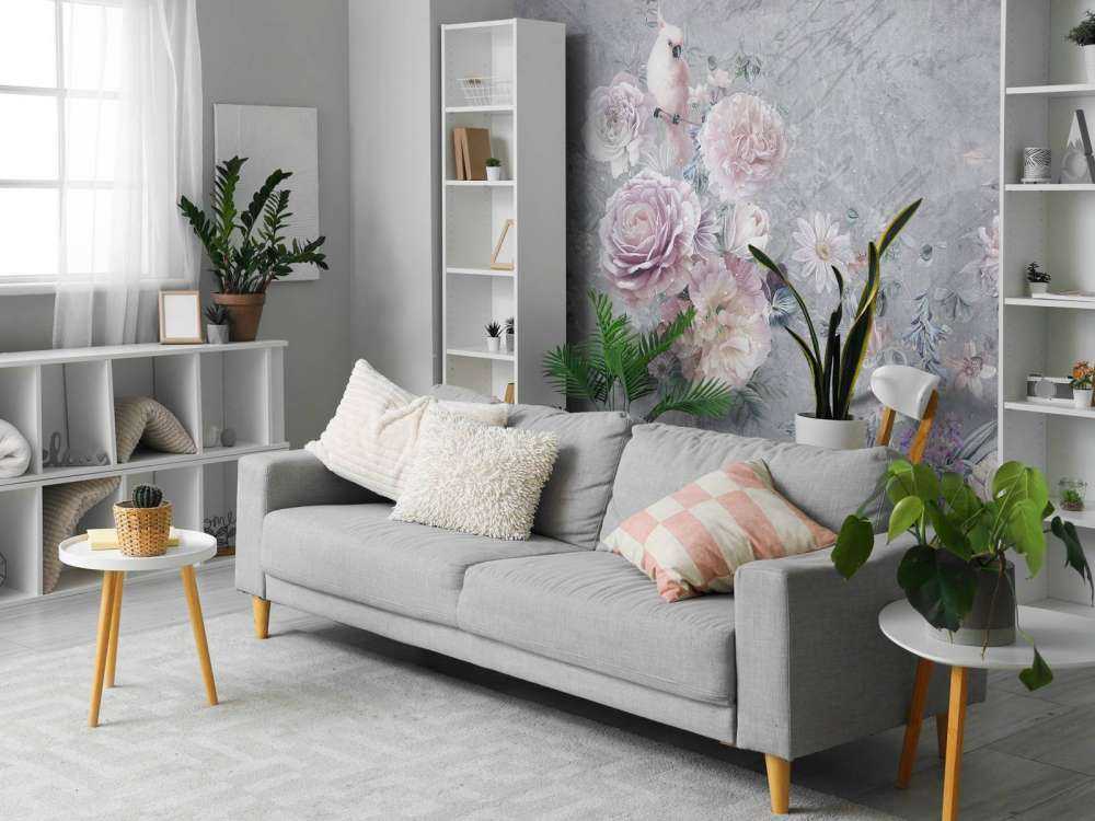 Papuga wśród kwiatów