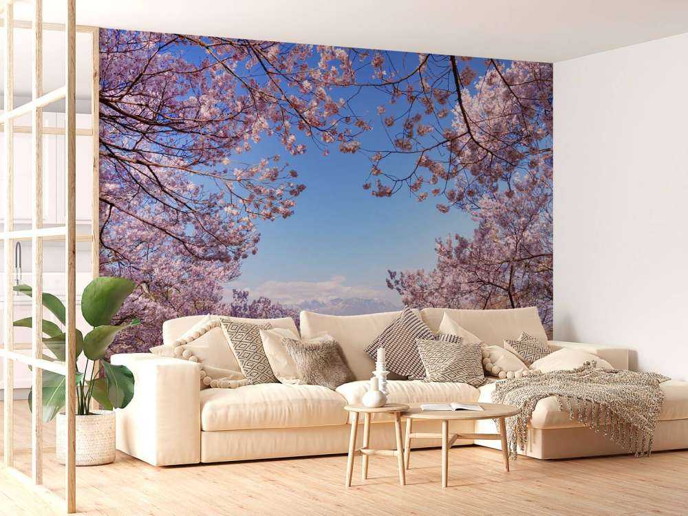 Różowe kwiaty na tle gór