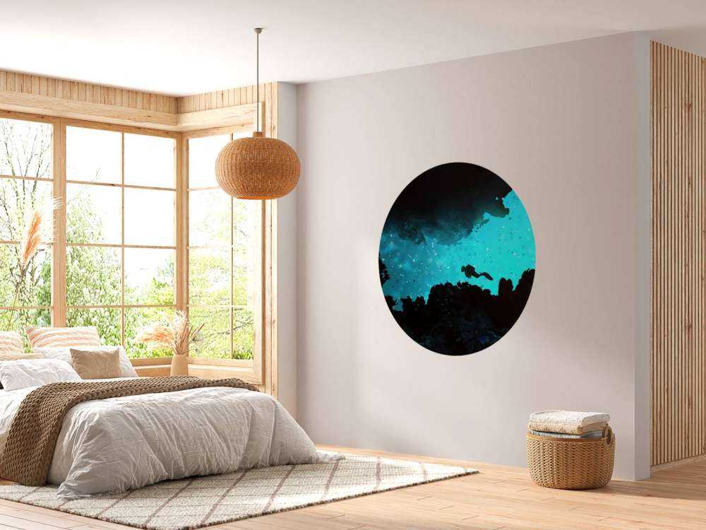 Wąska jaskinia z nurkiem