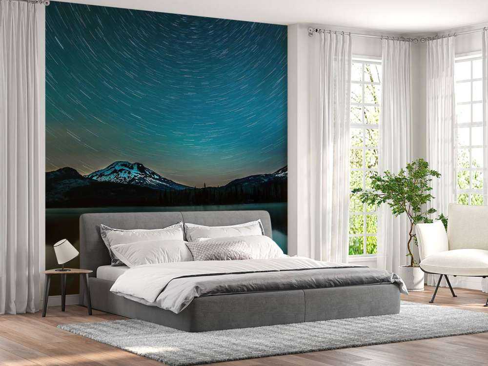 Ciemne gwiaździste niebo