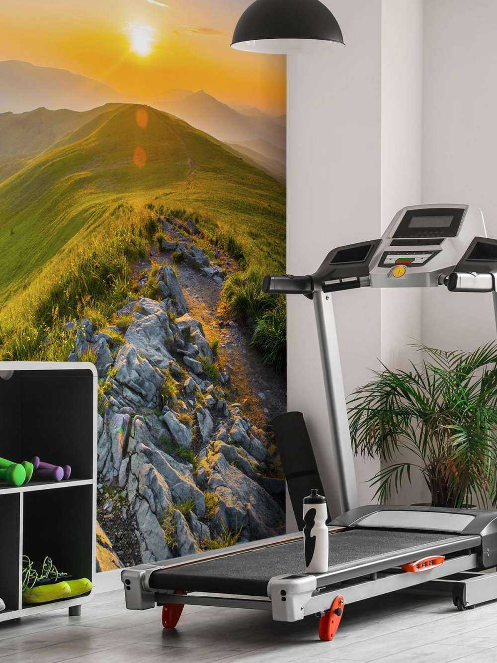 Zachód słońca w górskim krajobrazie