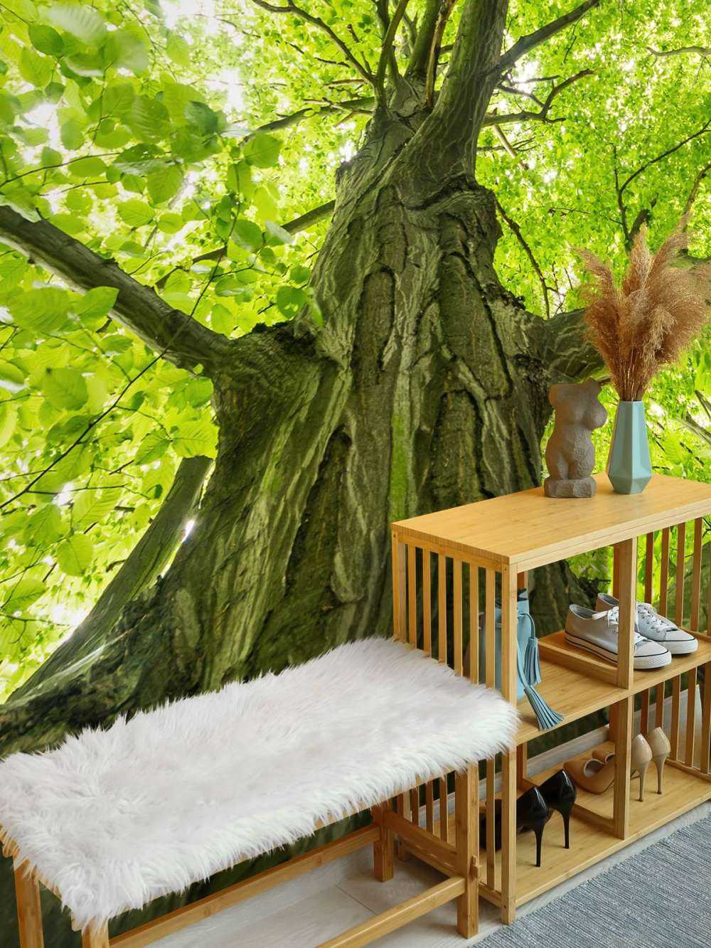 Duże drzewo w lesie