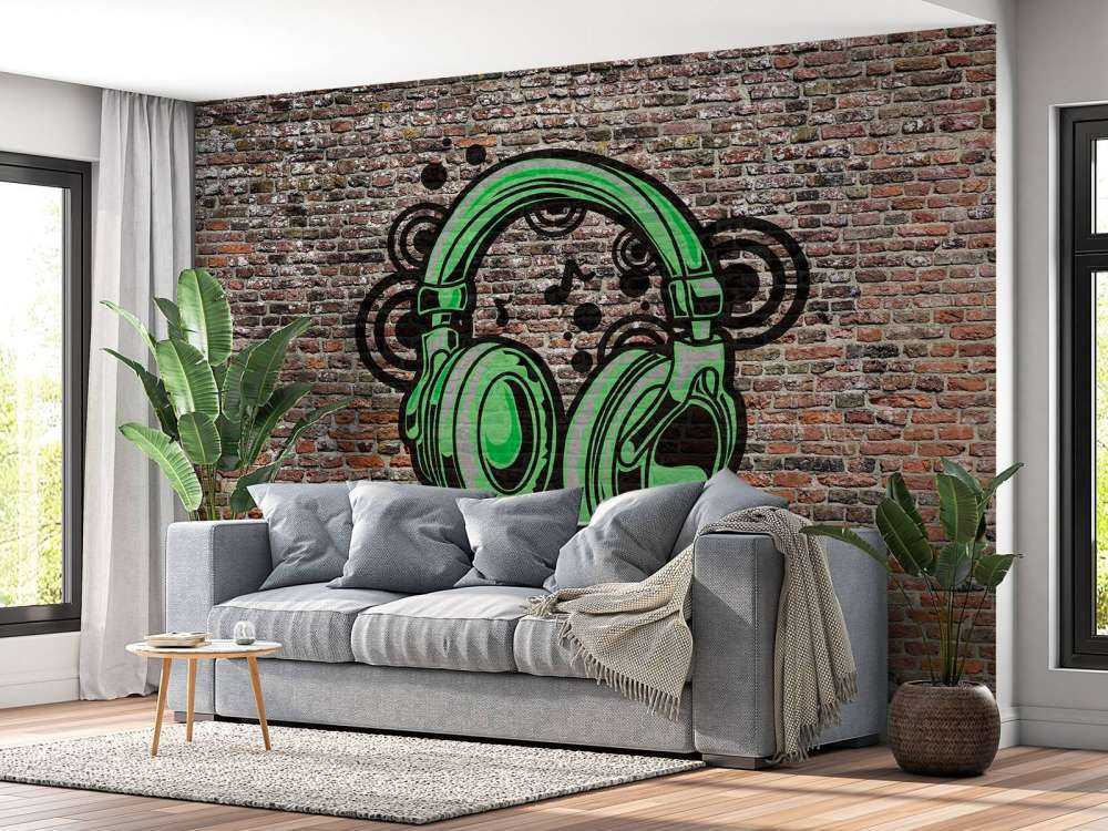 Graffiti na starej ceglanej ścianie