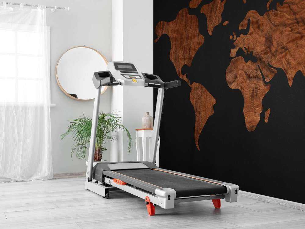 Mapa świata z okleiną drewnianą