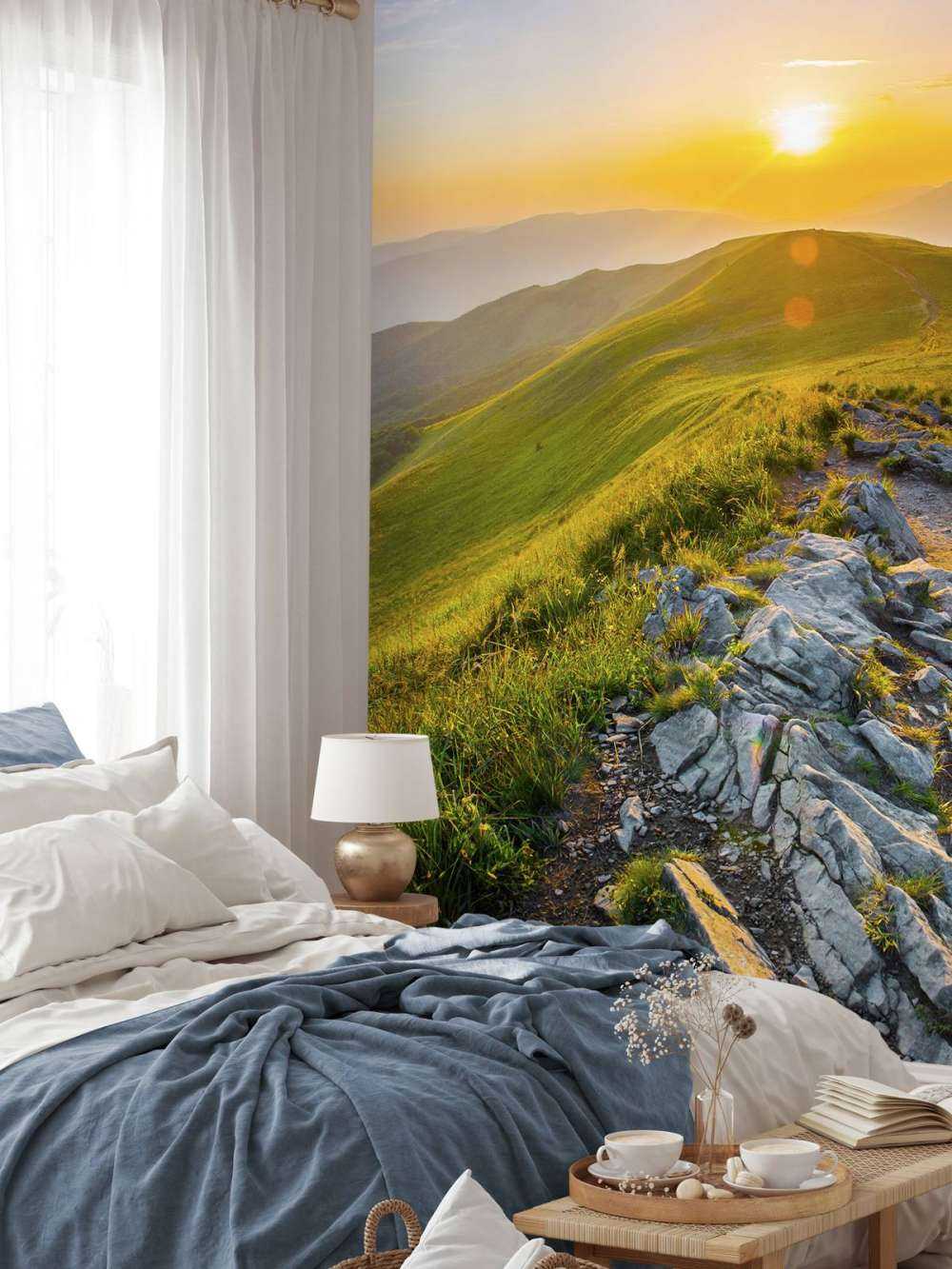 Zachód słońca w górskim krajobrazie