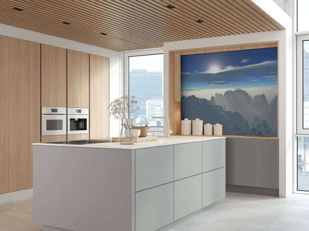 Śnieżne szczyty górskie panorama