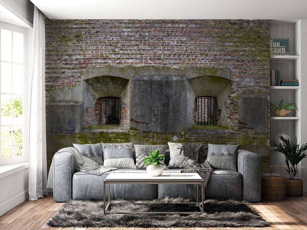 Zwietrzała ściana z 2 niszami